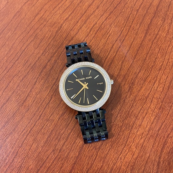 Michael Kors Watch - Picture 4 of 8